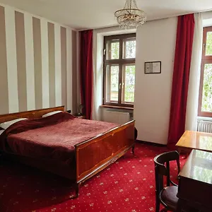 rezervați aici